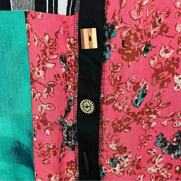 LA Cera Women’s L 3/4 Sleeve Patchwork Multi Color Button Up Tunic Top - Picture 4 of 10